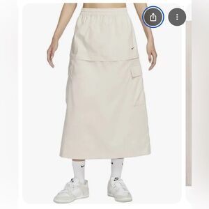 Nike Sportswear ESSENTIAL Detachable Two-Way Convertible Skirt. Size L. Like new